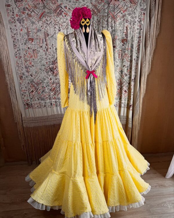 vestido de flamenca amarillo